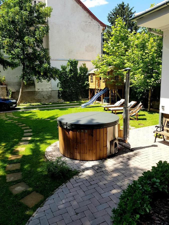 Belvarosi Kerteshaz Keszthely Exteriör bild